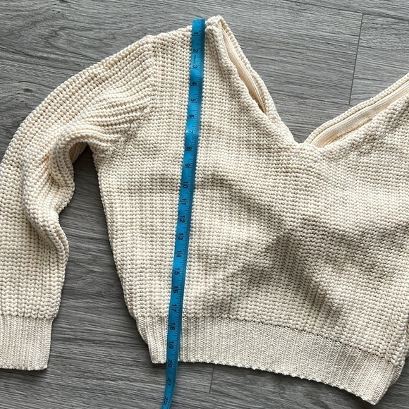 L.A.Hearts Cream Vneck Sweater Twist Back Size M - Picture 3 of 6